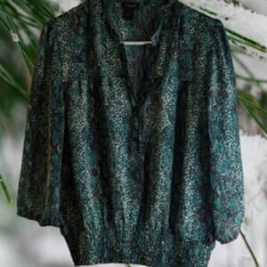 Ann Taylor medium 3/4 sleeve elastic waist polyester casual woman's blouse.